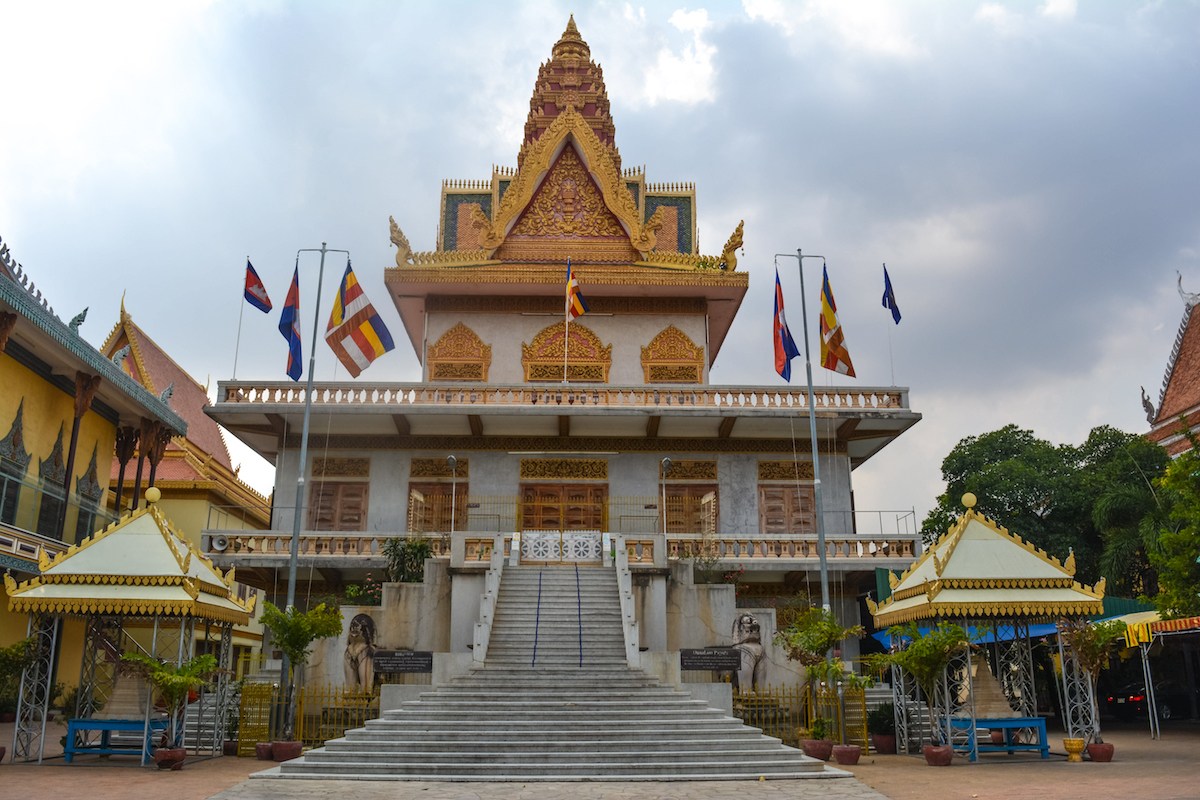 attraction-Attraction in Wat Ounalom, Phnom Penh.jpg